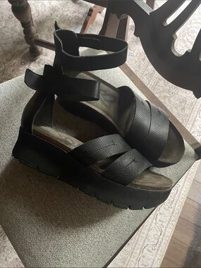 Women’s Black OTBT Montauk Platform Ankle-Strap Sandals